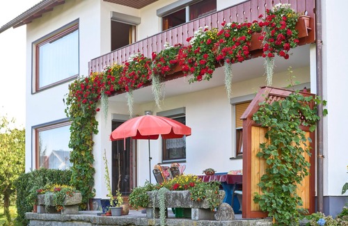 Lindberg Apartment | Idyllic Retreat with Large Garden and BBQ Area