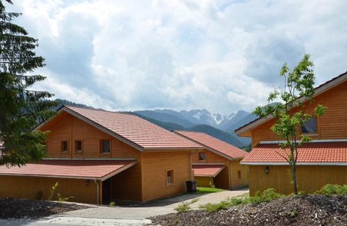 Hoefen Apartment | Relax at Feriendorf am Hahnenkamm - 4-Star Family Retreat