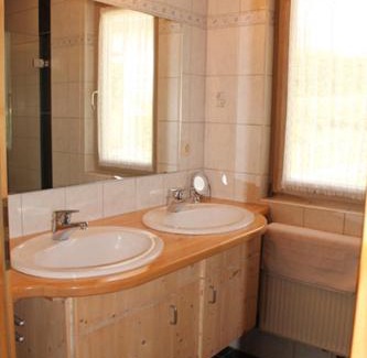 Aue Resort | Family-Friendly Feriendorf Nehmeier with 8.5/10 Rating