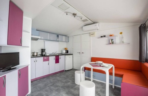 Tamarit House | Cozy Feriendorf Torre de la Mora Mobilehome for 5 Guests
