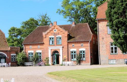 Gohl Apartment | Pet-Friendly Retreat at FerienGut Gaarz - Kavaliershaus 17