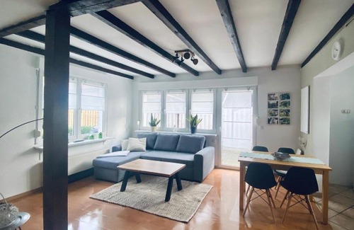 Weimar House | Tranquil Ferienhäuschen im Grünen with Oceanfront Views