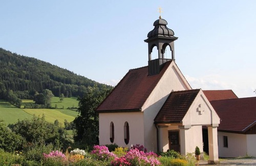 Hauzenberg Apartment | Cozy Ferienhäuschen with Scenic Views and Family Amenities