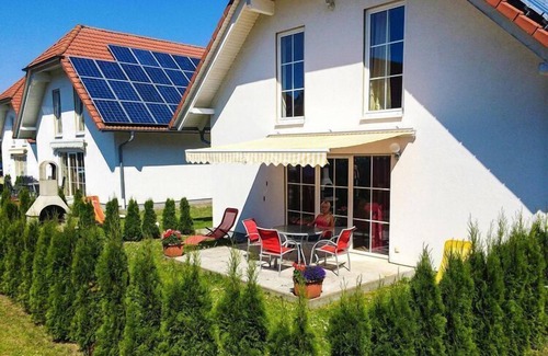 Verchen House | Charming Ferienhäuser am Kummerower See with Ocean Views