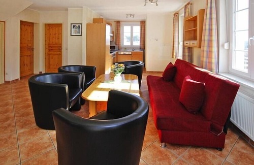 Tanne House | Pet-Friendly Cottages at Fir Park with Spa & Kitchen Amenities