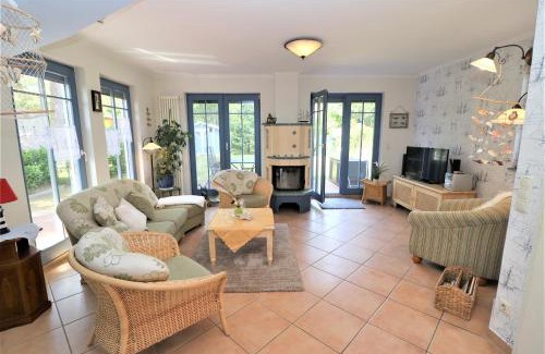 Dierhagen Strand House | Discover Ferienhäuser Uns Lütt Hus: Pet & Child Friendly Stays