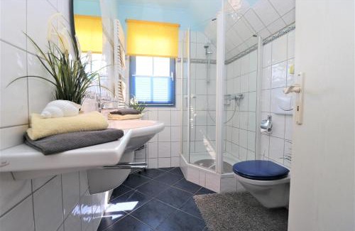 Dierhagen Strand House | Discover Ferienhäuser Uns Lütt Hus: Pet & Child Friendly Stays