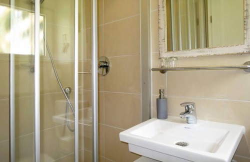 Wilhelmsdorf House | Pet-Friendly Ferienhäusle Nina with Lake View & Spa