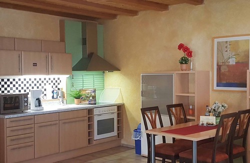 Sommerach Apartment | Family-Friendly Ferienhäusle Sommerach with Kitchen & Dining