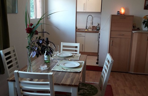 Eggermuhlen Cabin | Inviting Ferienhütte am Privatsee: Swim, Hike & Relax