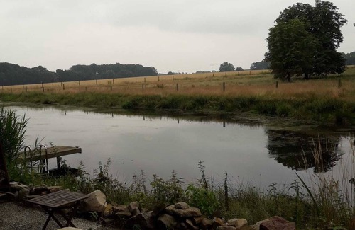 Eggermuhlen Cabin | Inviting Ferienhütte am Privatsee: Swim, Hike & Relax