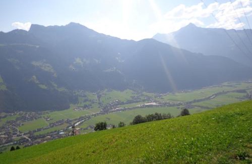 Hippach House | Top-Rated Ferienhütte Georg: Pet-Friendly Family Retreat