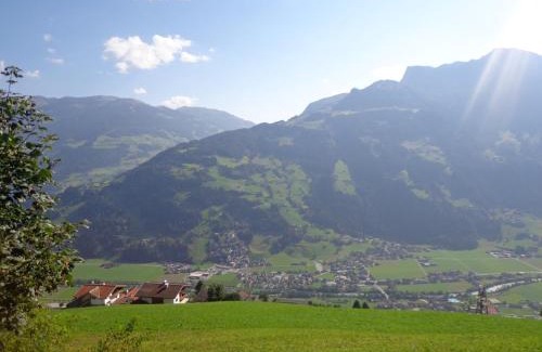 Hippach House | Top-Rated Ferienhütte Georg: Pet-Friendly Family Retreat