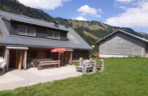 Hittisau Apartment | Pet-Friendly Ferienhütte Kälberweide: Family Retreat Awaits