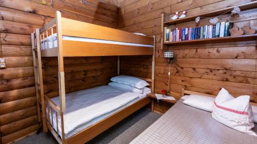 Woergl Apartment | Top-Rated Ferienhütte Puutz: Pet & Child Friendly Retreat