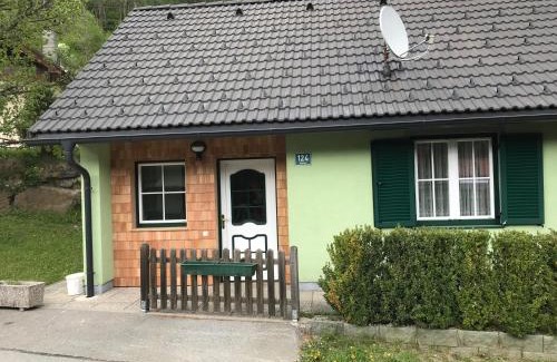 Sankt Peter am Kammersberg House | Family-Friendly Ferienhaus Stolz - 4-Star Retreat with High Ratings