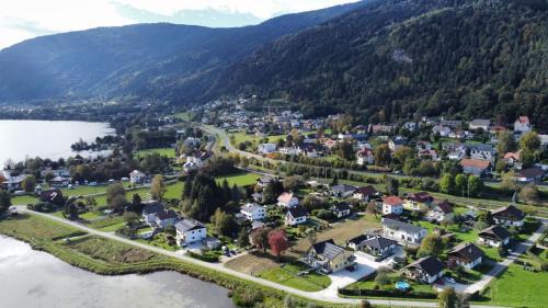 Steindorf am Ossiacher See House | Oceanfront Ferienhaus Silja: Guest Rated 9.1/10