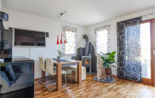 Rauchwart House | Scenic Lakeview Retreat - Family-Friendly Getaway Awaits