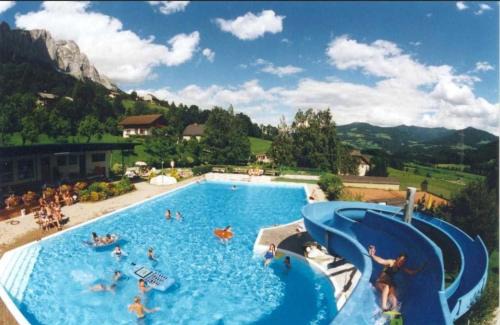Sankt Martin am Grimming House | Top-Rated Ferienhaus Walcher with Hot Tub & Family Amenities