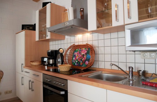 Neppermin Apartment | Discover Ferienhaus 01: Ocean View Retreat for Families