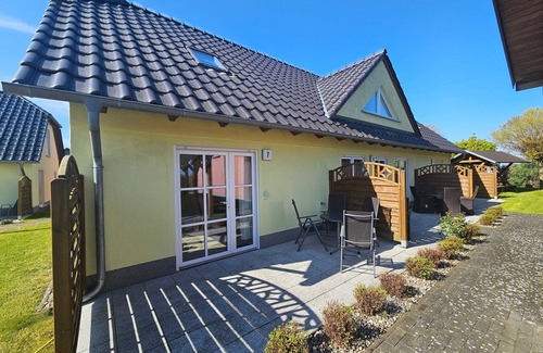 Neppermin Apartment | Discover Ferienhaus 01: Ocean View Retreat for Families