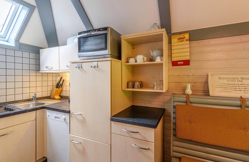 Seepark Kirchheim House | Cozy 3 Bedroom Retreat in Kirchheim/Hessen with Spa