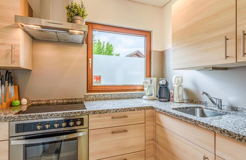 Kirchheim House | Cozy Retreat in Kirchheim: Pet-Friendly with Spa & Kitchen