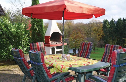 Kirchheim House | Cozy Retreat in Kirchheim: Pet-Friendly with Spa & Kitchen