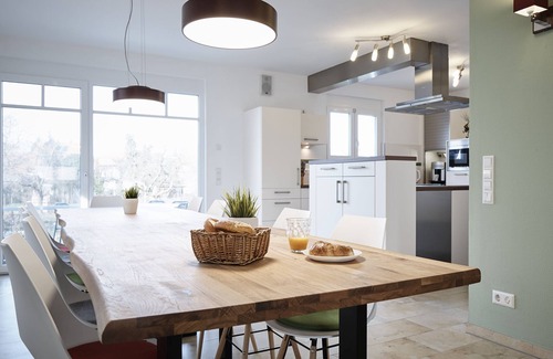 Rust House | Spacious Holiday Home: 5 Bedrooms, Child-Friendly Amenities