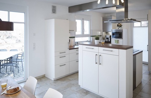 Rust House | Spacious Holiday Home: 5 Bedrooms, Child-Friendly Amenities