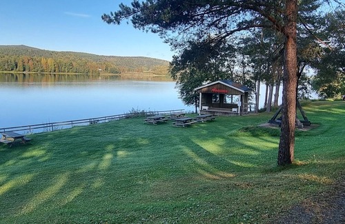 Nyland House | Idyllic Retreat 300m from River with Fast Internet Access