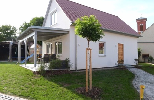 Weigenheim Apartment | Idyllic Ferienhaus with Ocean View, Breakfast & Terrace