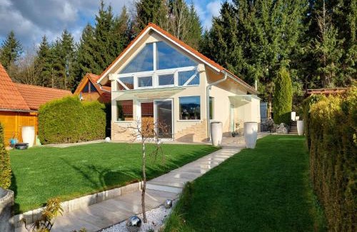 Spielberg House | Premier Oceanfront Retreat at Ferienhaus A&C Deluxe am See