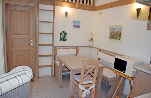 Putbus Apartment | Ocean View Retreat: Ferienhaus Achtern for Family Comfort