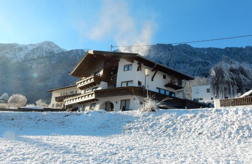 Sautens Apartment | Exceptional Ferienhaus Alpina Ötztal with Pool & Ocean View