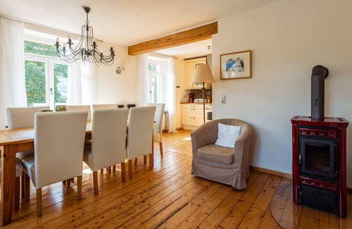 Senheim House | Exceptional Ferienhaus Altes Winzerhaus with Spa & Pool