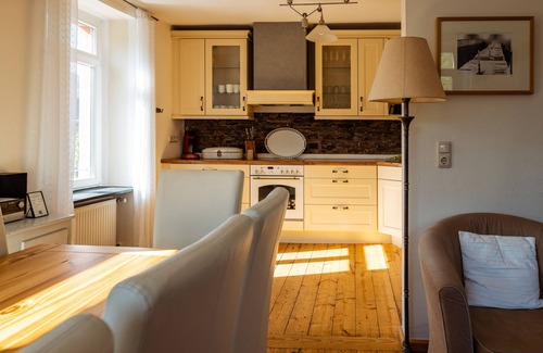 Senheim House | Exceptional Ferienhaus Altes Winzerhaus with Spa & Pool