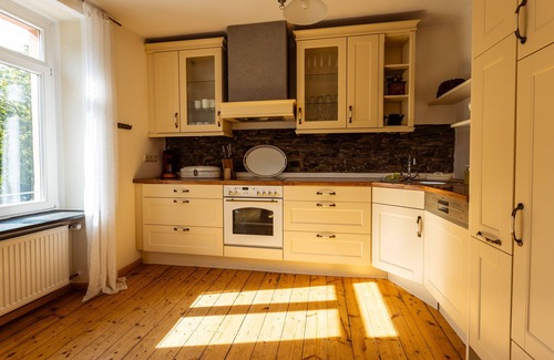 Senheim House | Exceptional Ferienhaus Altes Winzerhaus with Spa & Pool