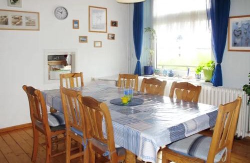 Wittmund House | Cozy Retreat at Alte Grundschule Berdum - Family & Pet Friendly