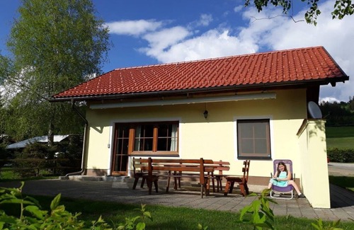 Muehlen House | Family-Friendly Ferienhaus am Badesee with Ocean View