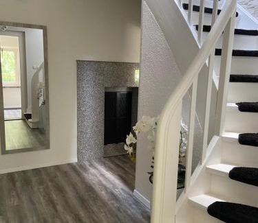 Mucka House | Top-Rated Ferienhaus am Bergl for Your Next Getaway