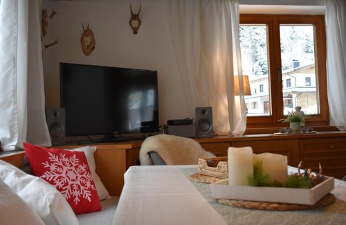 Fieberbrunn House | Idyllic Ferienhaus am Gebraweg with Oceanfront Views