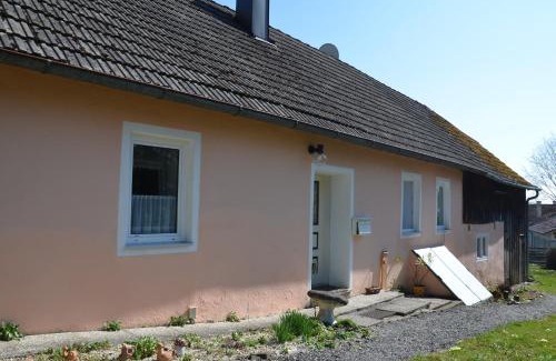 Artstetten House | Inviting Ferienhaus am Jakobsweg with Oceanfront Views