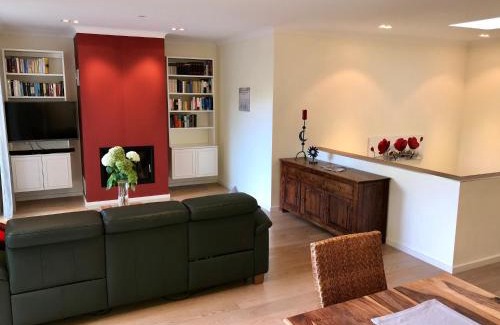 Bayreuth House | Family-Friendly Ferienhaus am Park with Pet Amenities