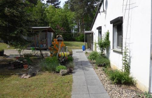 Laasow Apartment | Pet-Friendly Retreat at Ferienhaus Am Waldrand - Nebra