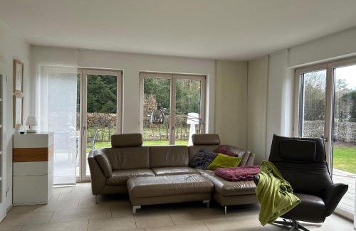 Riedenburg House | Cozy Retreat at Ferienhaus am Waldrand - Family & Pet Friendly