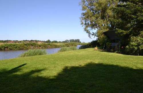 Suurhusen House | Waterfront Retreat: Family-Friendly Getaway at Knockster Tief