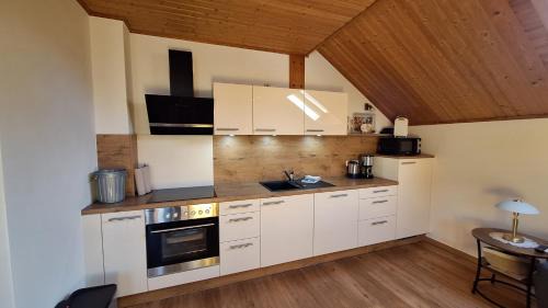 Poltersdorf House | Cozy Ferienhaus "Anne" and Winery Retreat with Family-Friendly Stay