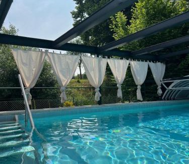 Voecklabruck House | Family-Friendly Ferienhaus Auerhahn with Pool & Pets Welcome