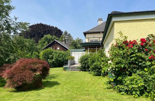Voecklabruck House | Family-Friendly Ferienhaus Auerhahn with Pool & Pets Welcome